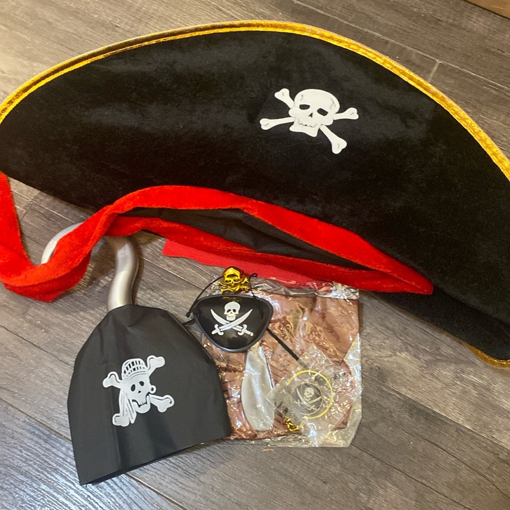 Pirate dress up costume 6 pieces
